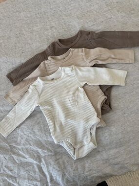 H&M Ribbed Long Sleeve Baby Onesie Bodysuits (3), 0-6 months, like new